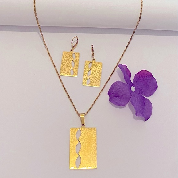 New Gold plated 18 carat durable earrings and necklace set - Picture 2 of 4